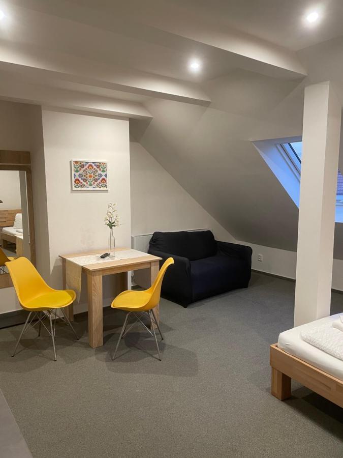 Mikulov Inn - Apartments Slunce ภายนอก รูปภาพ