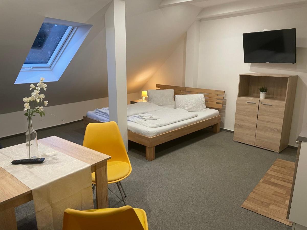 Mikulov Inn - Apartments Slunce ภายนอก รูปภาพ