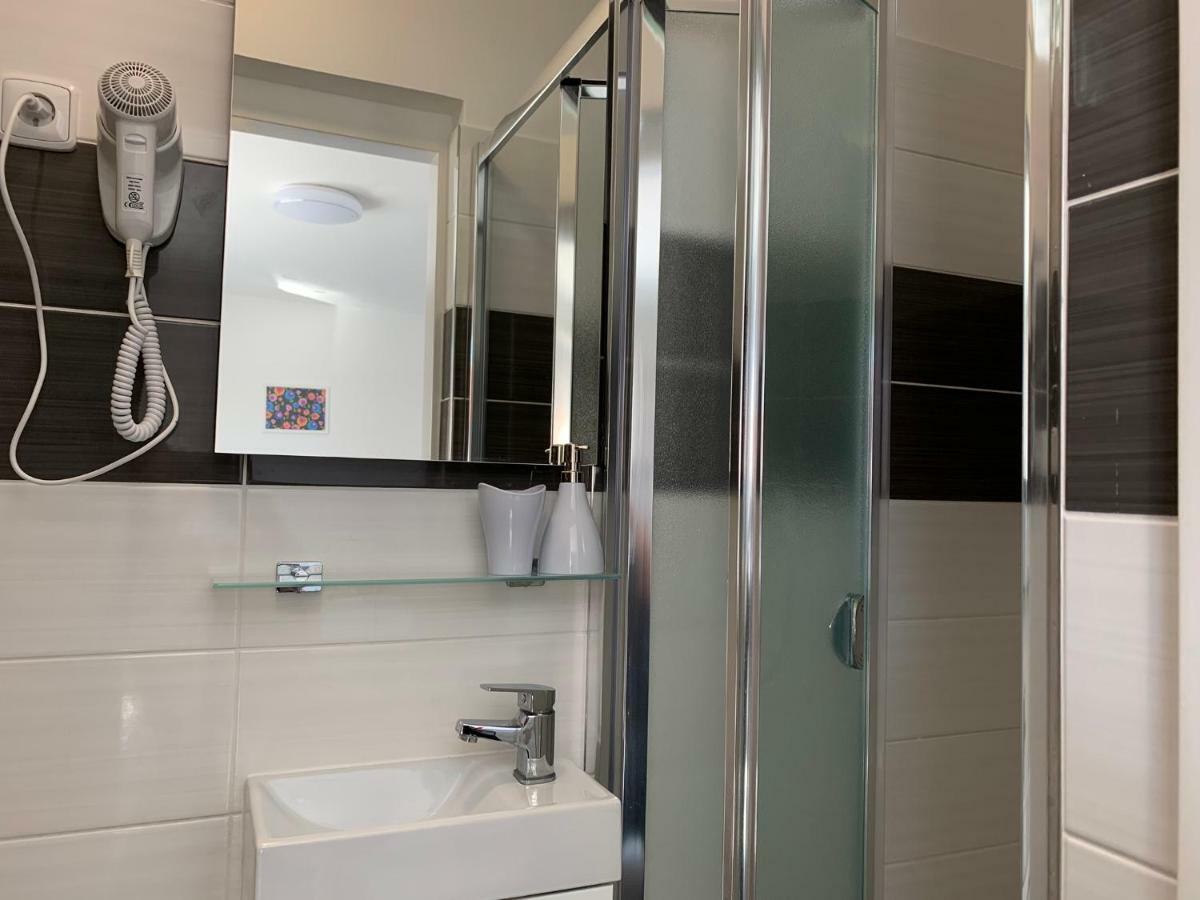 Mikulov Inn - Apartments Slunce ภายนอก รูปภาพ