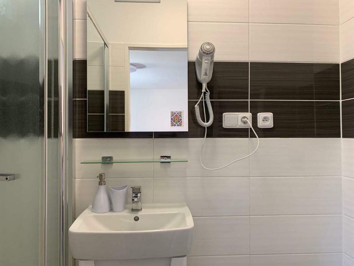 Mikulov Inn - Apartments Slunce ภายนอก รูปภาพ