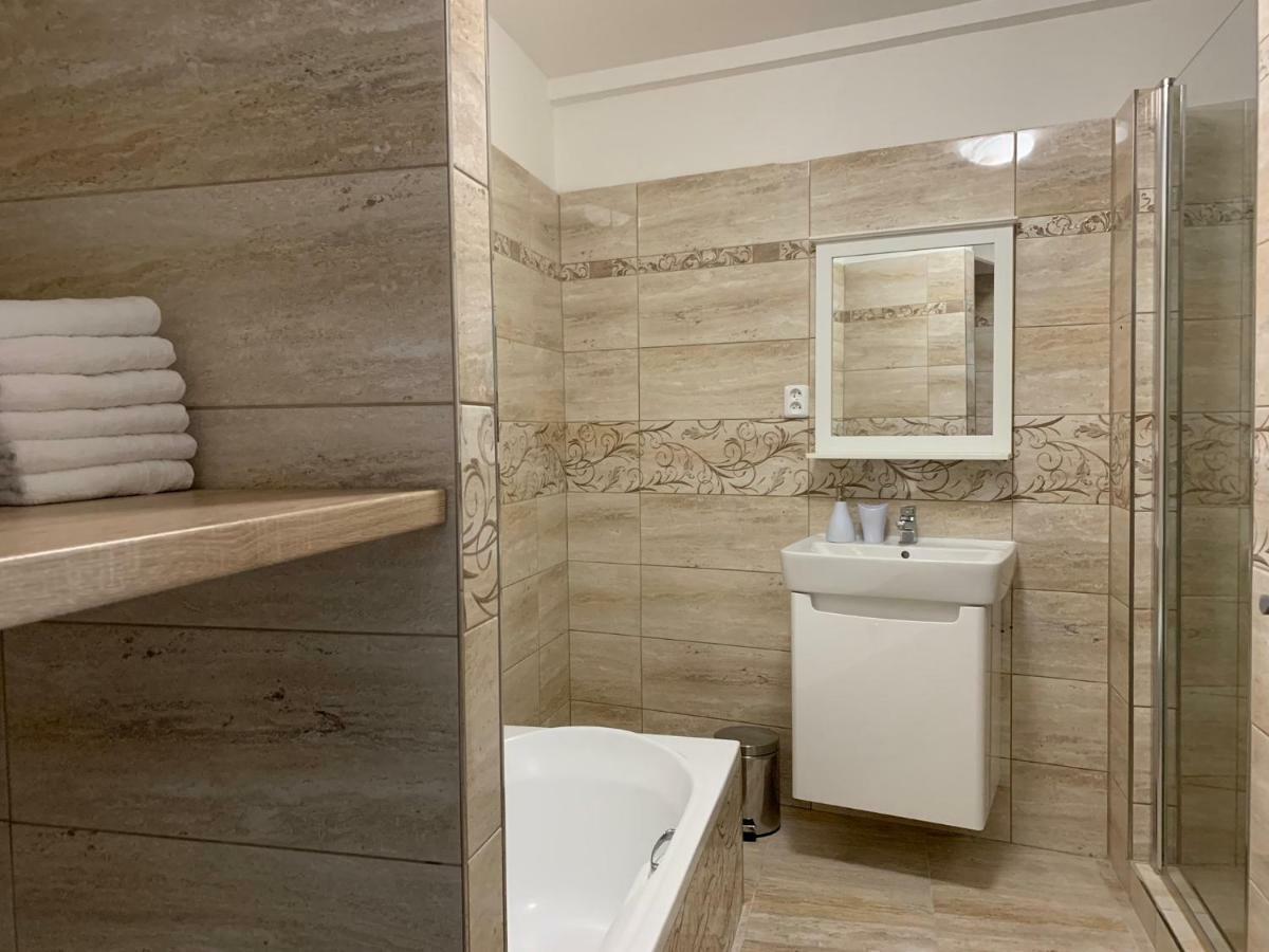 Mikulov Inn - Apartments Slunce ภายนอก รูปภาพ
