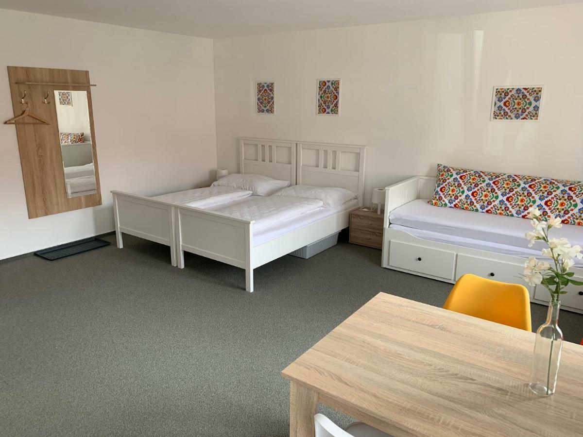 Mikulov Inn - Apartments Slunce ภายนอก รูปภาพ